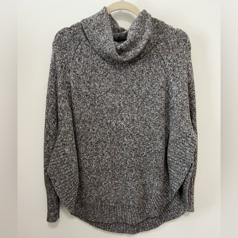 Leo & Nicole Sweater Poncho Women’s Size Small Oatmeal Gray Brown Cowl Neck Warm